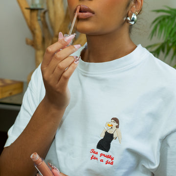 T-shirt brodé Too Pretty For a Job