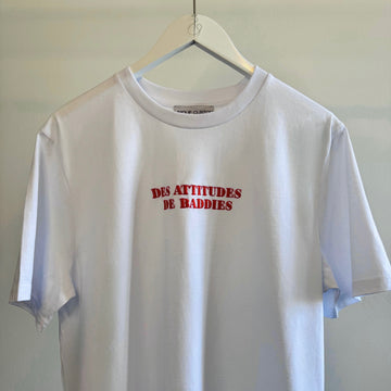 T-shirt brodé “Attitudes de baddies”